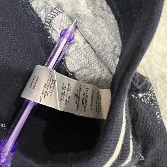 Splendid
Heritage French Terry Star Print Short - Picture 6 of 7